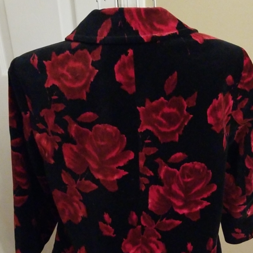 Pretty black velvet blazer with roses - Picture 5 of 8